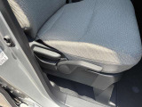前後、背もたれだけでなく座面の高さも調整できお好きなポジションで運転できます。