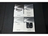 保証書・記録簿・取扱説明書と揃っていいます。キーの電池は新品にお取替えしてから納車させて頂きます。