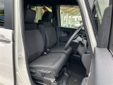 運転席・助手席です