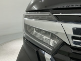 LEDヘッドライトは、点灯の瞬間から最大光量を発揮し、突然暗くなるトンネルなどでの安定感を高めます。