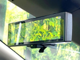 【インテリジェントルームミラー】後席の大きな荷物や同乗者で後方が確認しづらい時でも安心!カメラが撮影した車両後方の映像をルームミラー内に表示。クリアな視界で状況の確認が可能です!