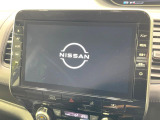 【メーカー純正10型ナビ】インテリアに溶け込むスタイリッシュな「専用設計」メーカーナビを装備♪視認性や操作性など基本性能にも優れ、より上質なカーライフをお楽しみいただけます。