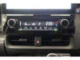 ★エアコンはオートタイプが装着済みです!オートモードにしておけば、車内温度を設定するだけで風の料や吹き出し口の切り替えを機械が行ってくれます!一年中快適な環境を作れますよ♪