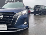 ハイビームアシスト装備です。前方検知用カメラで、先行車や対向車のライト、道路状況・道路周辺の明るさを検知し、前方の視界を確保し手動で切り替えるわずらわしさを軽減します。