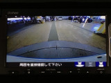 【バックカメラ】運転が苦手な方も車庫入れラクラクです!ギアをリバースに入れれば自動的に切り換わりますので、面倒な操作は不要です♪狭い駐車場もお車を傷つけず安心ですね!