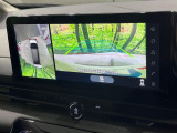 【アラウンドビューモニター】専用のカメラにより、上から見下ろしたような視点で360度クルマの周囲を確認することができます☆死角部分も確認しやすく、狭い場所での切り返しや駐車もスムーズに行えます。