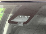 【トヨタセーフティセンス】走行中に前方の車両等を認識し、衝突しそうな時は警報とブレーキで衝突回避と被害軽減をアシスト。より安全にドライブをお楽しみいただけます。
