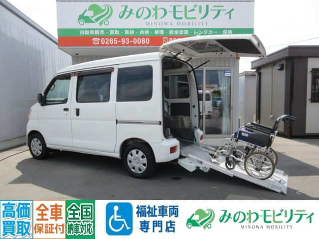 ハイゼットカーゴ スローパー リヤシートレス仕様 折り畳み補助シート付き 4WD 