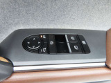 運転席のパワーウインドースイッチ部です。よく触れる場所だからこそ、使用状態があらわれますよね。ぜひこうした所もチェックしてください。