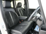 運転席のスペースはゆったりしていて、視界も広く確保されているので普段の運転からロングドライブまで快適です。