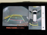 パノラミックビューモニター付きです。車両を上から見たような映像をモニター画面に表示。運転席からの目視では見にくい、車両周辺の状況をリアルタイムでしっかり確認できます。
