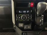 【オートエアコン】一度お好みの温度に設定すれば、車内の温度を検知し風量や温度を自動で調整してくれます。