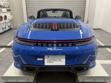 オプション:20/21インチ Carrera S ホイール、シートベルト(アークティックブルー)、スポーツクロノストップウォッチ及びデジタルレブカウンター(アークティックブルー)
