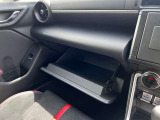 間口の大きなグローブBOXです