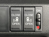 【両側パワースライドドア】スマートキーや運転席のスイッチで後席両側スライドドアの開閉が可能♪電動だから力を入れてドアを開ける必要が無く、小さなお子様でも簡単に開け閉めでき快適です♪