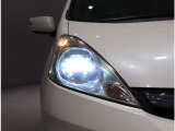 ヘッドライトはより遠くが照らせるディスチャージヘッドライト『HID』となっています!これで夜道も雨天時も安心です。