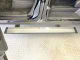 【電動サイドステップ】車高の高いお車でも、これがあれば小さいお子様の乗り降りも楽々♪スライドドアと連動して作動する為、煩わしい操作は不要です!