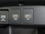 便利な充電用USBジャックも付いています。