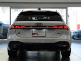 後続車両から長く見られるリヤスタイルも、Audiらしく上品で洗練されたデザインで見る人を惹きつけます。