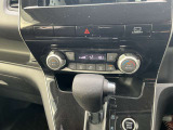 シフトレバーは簡単操作で運転もしやすくなっております!!