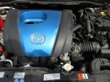 「SKYACTIV-G(ガソリン)」は、規格外の高圧縮を実現し、世界のエンジン技術者に驚きを与えました。さらに、それを維持したままノッキングの発生を抑え、熱効率を向上、走りにも寄与したエンジンです。