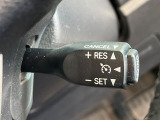 【クルーズコントロール】高速道路もラクラク走行。アクセルを離しても一定速度で走行ができ、長距離運転時の負担を軽減!加速・減速も簡単なスイッチ操作で調整できます。