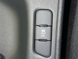 【横滑り防止機能】 車両走行安定補助システム搭載  車が横滑りしそうになった際に、横滑りを防ぐ安全装備が付いています。