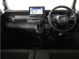 ◆視界広々で非常に運転しやすくロングドライブでも疲れを感じさせないすっきりとまとまったインパネ周りです。