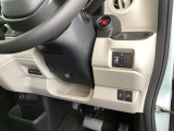 左側に高速で便利なETCがあり、また、便利な電動スライドドア、横滑りを防ぐVSAなどのスイッチは、運転席の右側、手の届きやすい位置にあります。