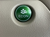 ECONスイッチ操作でエンジンやミッション、エアコンなどを総合的に制御、燃費をよくするようクルマが頑張ります。