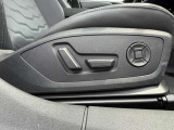 ●電動シート『車両の座席を電動で調整できます。ドライバーや乗客がボタンを押すことで、シートの前後、上下、背もたれの角度などを簡単に調整できます』個々の体型や好みに合わせた快適な座り心地を実現できます。