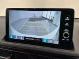 リバースギアに入れるだけで後方の表示へ切り替わります。夜間や雨の日の駐車も楽になりますよ。