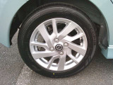 純正14インチアルミホイールに、155/65R14タイヤを装着しております。