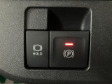 【電動パーキング】指先だけで簡単に操作が可能な電動パーキングブレーキを搭載♪また、渋滞時や駐車券を取るシーンなどで便利なオートブレーキホールド機能も搭載☆