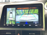 【パノラミックビューモニター】専用のカメラにより、上から見下ろしたような視点で360度クルマの周囲を確認することができます☆死角部分も確認しやすく、狭い場所での切り返しや駐車もスムーズに行えます。