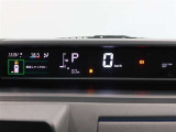 とっても見やすいメーターです。夜間時はラグジュアリーな気分にさせてくれる照明が魅力ですので、夜のドライブも楽しみになりますよ♪
