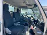 乗車定員は3名です。