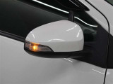 サイドターンランプ付きドアミラー。車両のドレスアップと右左折時の被視認性を兼ね備えたお洒落なミラーです。