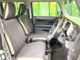 運転席まわりには十分なスペースがあり、大柄な方でもゆったり運転していただける環境です。