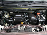 この車のエンジンルームです。