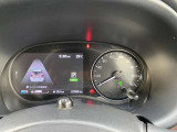 デジタルモニターでお車の情報確認や設定ができます。