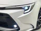 【LEDヘッドライト】悪天候や夜間走行時も良好な視界を確保し安心して運転できる高輝度LEDヘッドライトを装備!点灯速度が早く、消費電力も抑えられています。