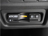 ◆ETC2.0装着◆進化したドライブ体験。料金収受システムだけだったETCが生まれ変わって、高速道路を賢く使うETC2.0に進化しました。多彩な情報サービスが便利で快適なドライブ体験を提供します。