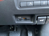 ナビゲーション画面と連動しスッキリ収納されたビルトイン式ETC2.0車載器搭載。