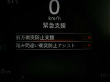 ☆エマージェンシーブレーキ搭載☆フロントカメラで前方の障害物を検知。衝突の可能性が高まると警告灯やブザーによりドライバーに回避操作を促します。衝突を回避、または衝突時の被害や障害を軽減します。