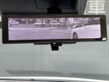 後席の人や荷物などで後方の視界が遮られてもインテリジェントルームミラーで後方カメラの映像が映りますので後方確認が良好です。