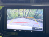 【バックカメラ】駐車時に後方がリアルタイム映像で確認できます。大型商業施設や立体駐車場での駐車時や、夜間のバック時に大活躍!運転スキルに関わらず、今や必須となった装備のひとつです!