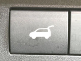 【パワーバックドア】スマートキーや運転席のボタンを押すだけでリアゲートが自動で開閉します!荷物を持っている時や、高い位置にあるバックドアを閉める際に便利な機能です♪