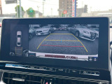 【パノラミックビューモニター】専用のカメラにより、上から見下ろしたような視点で360度クルマの周囲を確認することができます☆死角部分も確認しやすく、狭い場所での切り返しや駐車もスムーズに行えます。