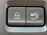 【パワーバックドア】スマートキーや運転席のボタンを押すだけでリアゲートが自動で開閉します!荷物を持っている時や、高い位置にあるバックドアを閉める際に便利な機能です♪